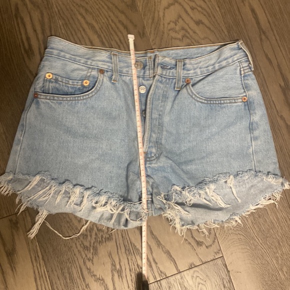 LEVI 501 Distressed Shorts - Picture 5 of 5